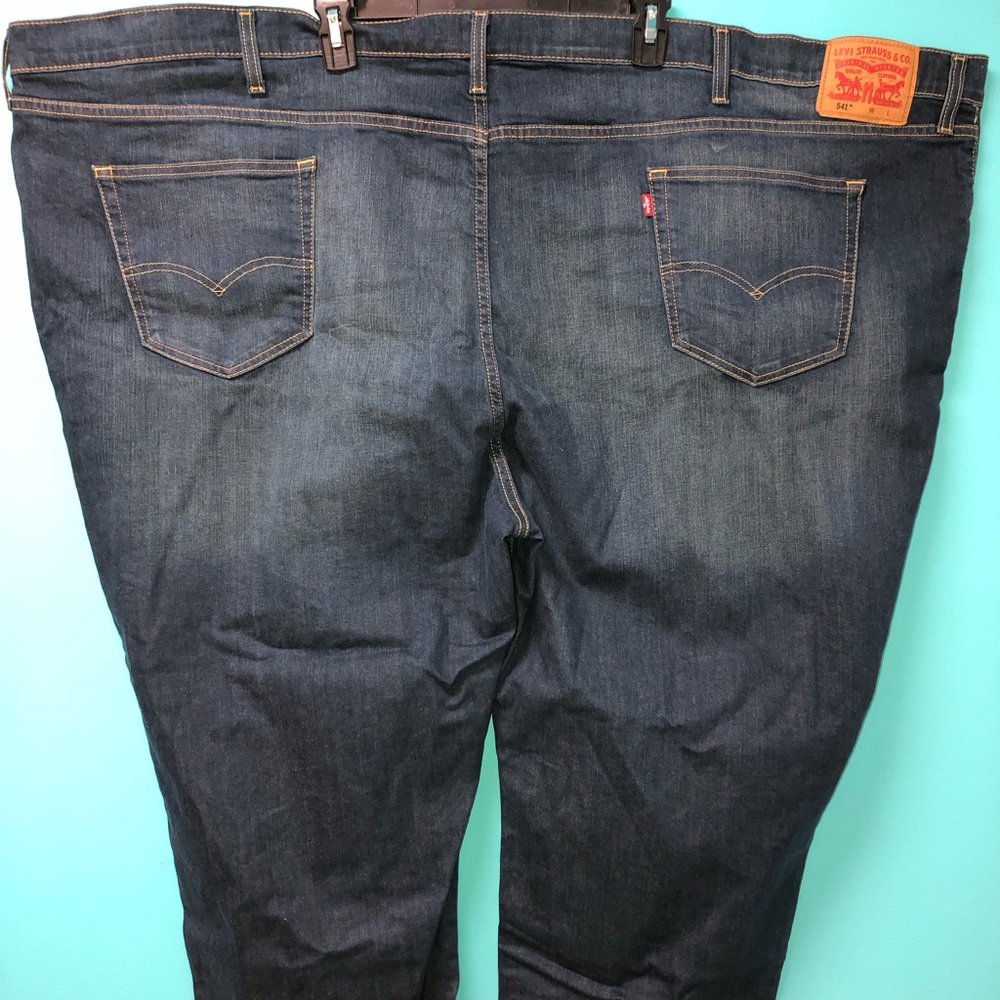 Levi Jeans 541 Mens 66” x 30” on the label but measures a 28” inseam. No stains.